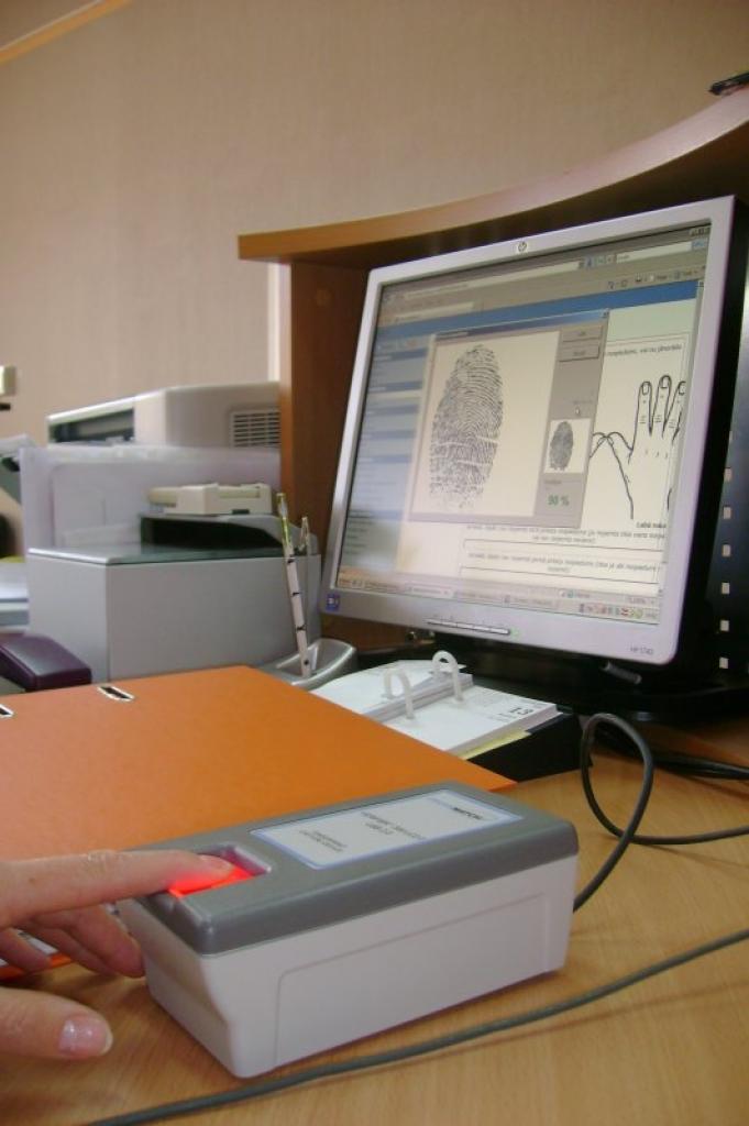 Latvija ir viena no pirmajām Eiropas Savienības dalībvalstīm, kas būs ieviesusi pases ar pirkstu nospiedumu digitālajiem attēliem mikroshēmās.
Autors: Ilze Bogdanova