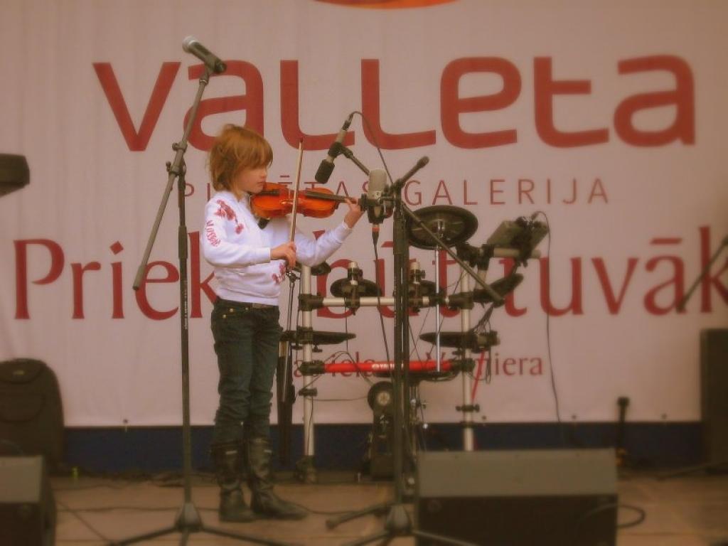 Gulbeniete Beāte Leimane Valmierā konkursa “Valletas talants 2008” lielajā finālā ieguva 2.vietu
Autors: No personiskā albuma