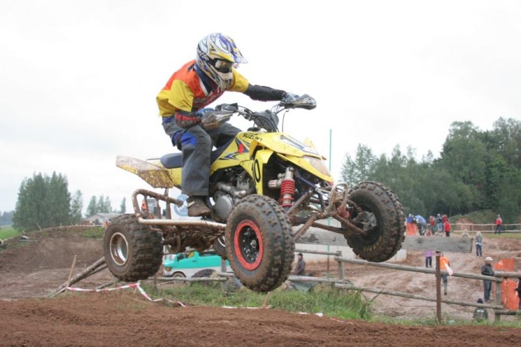  Iesācēju kvadriciklu klasē startēja Valērijs Kuzmins, ierindojoties 8.vietā. Otrajā sacensību dienā Valērijs startēja arī kvadriciklu 