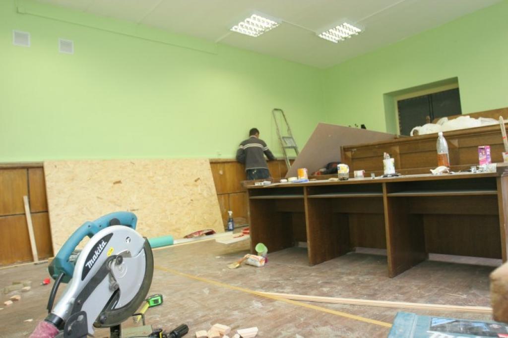 Gulbenes rajona tiesas mājā tika pārplānota zāle, lai darbiniekim būtu atsevišķa telpa, kur var strādāt, jo līdz šim diviem darbiniem darba telpa bija tiesas zāle nevis atsevišķs kabinets.
Autors: Gatis Bogdanovs