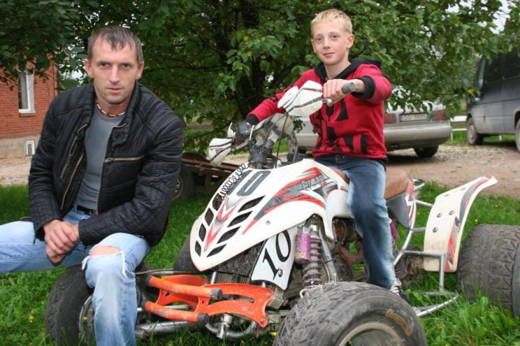 Latvijas un Baltijas čempionātā Aleksejs ir čempions, Valērijs ieņem otro pozīciju, savukārt Igaunijas čempionātā Aleksejs ierindojās 2.vietā, Valērijs palika 7.vietā. 
Autors: Gatis Bogdanovs