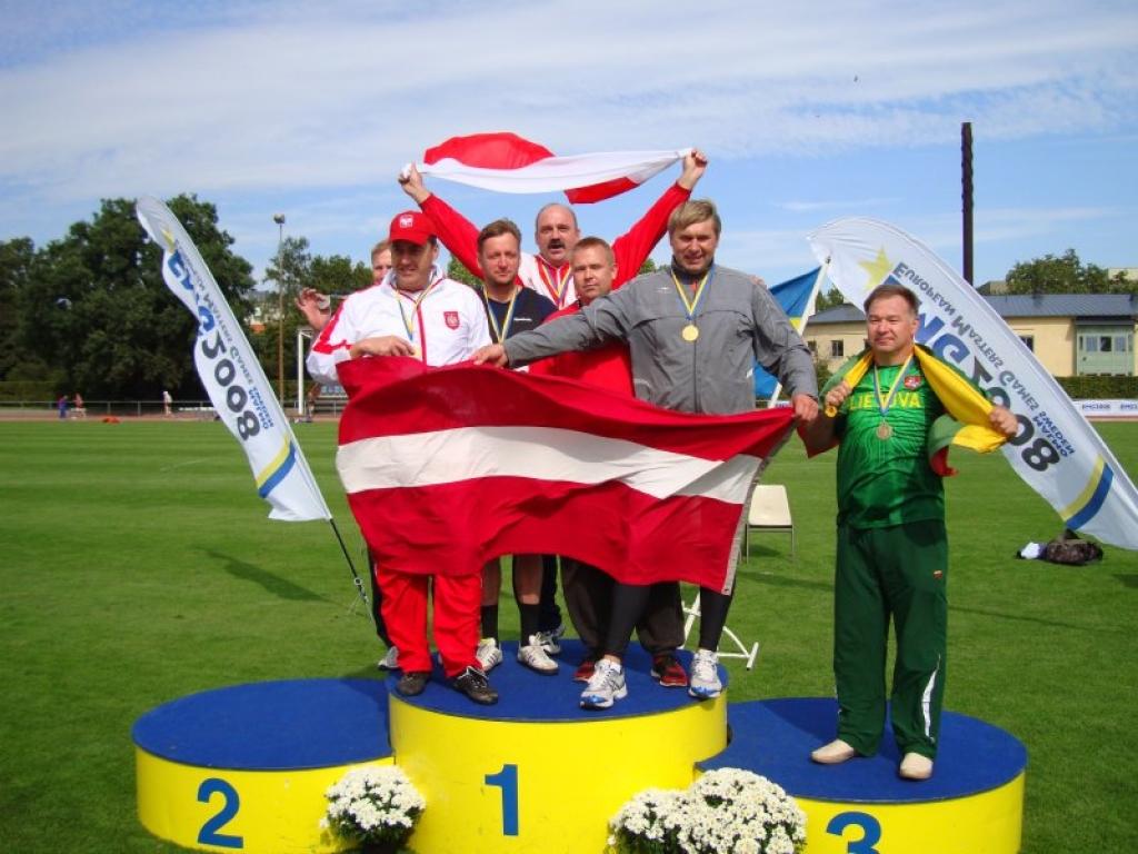 Zviedrijas pilsētā Malmē no 29.augusta līdz 7.novembrim notika pirmās Eiropas veterānu sporta spēles, kurās veiksmīgi startēja arī astoņi Gulbenes sportisti. No sacensībām Gulbenes veterāni pārveda sešas zelta, septiņas sudraba un četras bronzas medaļas.
Autors: No personiskā albuma