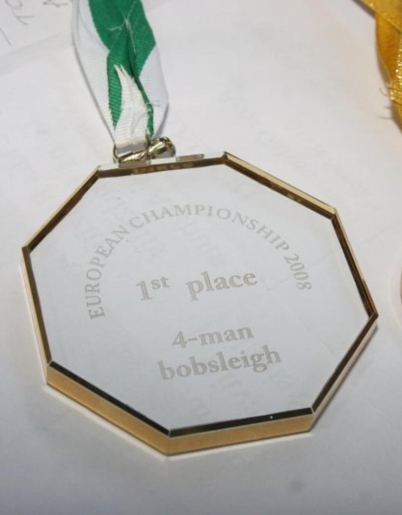 Lielākais bobslejistu Jāņa Miņina, Daumanta Dreiškena, Oskara Melbārža un Intara Dambja sasniegums ir zelta medaļas Eiropas čempionātā. 
Autors: No arhīva