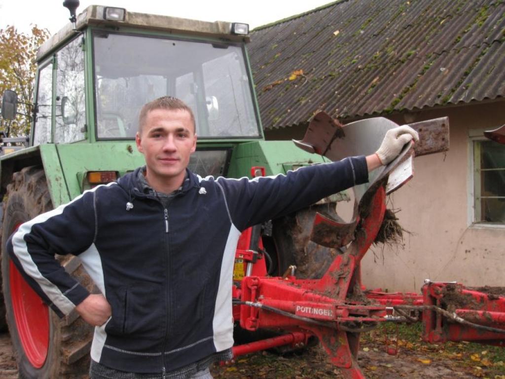 Sergejs Karamiševs pirms pāris gadiem devās laimi meklēt uz Angliju, bet pusgada laikā saprata, ka ir jāatgriežas mājās un darbs jāmeklē tepat uz vietas.
Autors: Inita Savicka