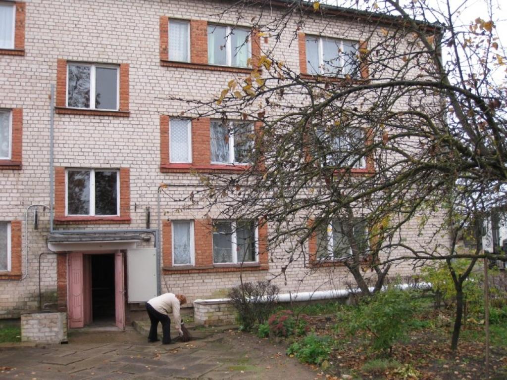 Tā ir tikai vīzija, ka trīsstāvu dzīvojamā māja Gulbenē, Brīvības ielā 97, atrodas pilsētā. Patiesībā tā stāv uz Gulbenes robežpašvaldības - Beļavas pagasta padomes - zemes. 
Autors: Inita Savicka