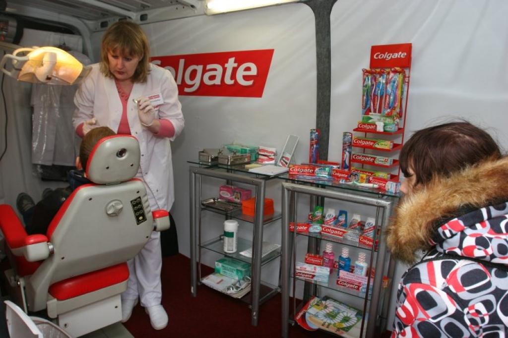 Gulbenē “Colgate” ceļojošo busu apmeklēja diezgan daudz iedzīvotāju. Kā atzina speciālisti, aktivitāte šeit bija krietni lielāka nekā citās pilsētās. 
Autors: Gatis Bogdanovs
