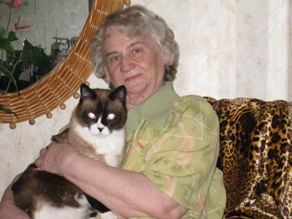 Lai cilvēkiem šodienas Latvijā labi klājas! Kurš ir bagātāks, lai paiet pretim, lai padod roku otram, lai laipni parunā! Lai laba veselība! Lai Gulbenē jauniešiem ir darba vietas!” gulbeniešiem vēl seniore Lūcija Zača.
Autors: Gatis Bogdanovs