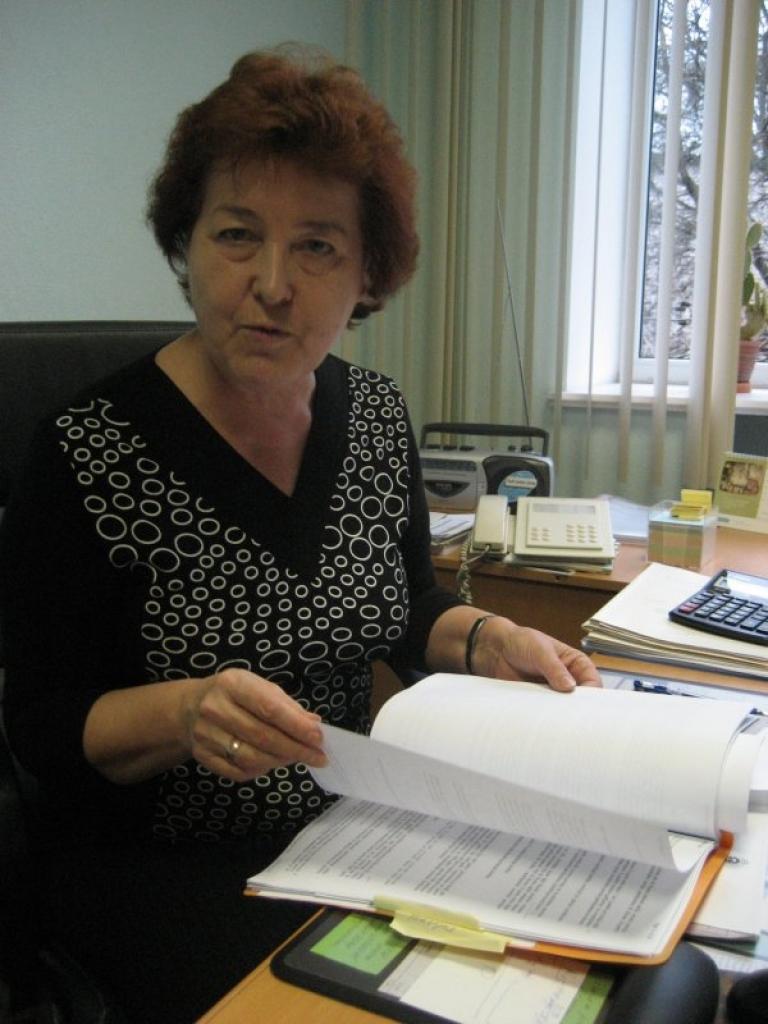 “Iedzīvotājiem ar 1.decembri Valsts sociālās apdrošināšanas aģentūra vairs neizsniegs oficiālas izziņas par viņu ienākumiem un veiktajām sociālās apdrošināšanas iemaksām,” saka Faina Poligalova. 
Autors: Diāna Odumiņa