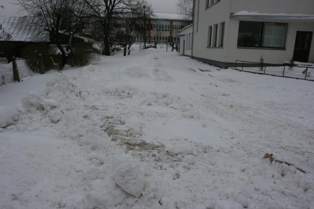 Acīmredzot pareizs bija gulbenietes secinājums, ka ielas malā sakrauto sniegu aizvedīs. Fotoattēlā redzams, ka tā arī notika.
Autors: Gatis Bogdanovs