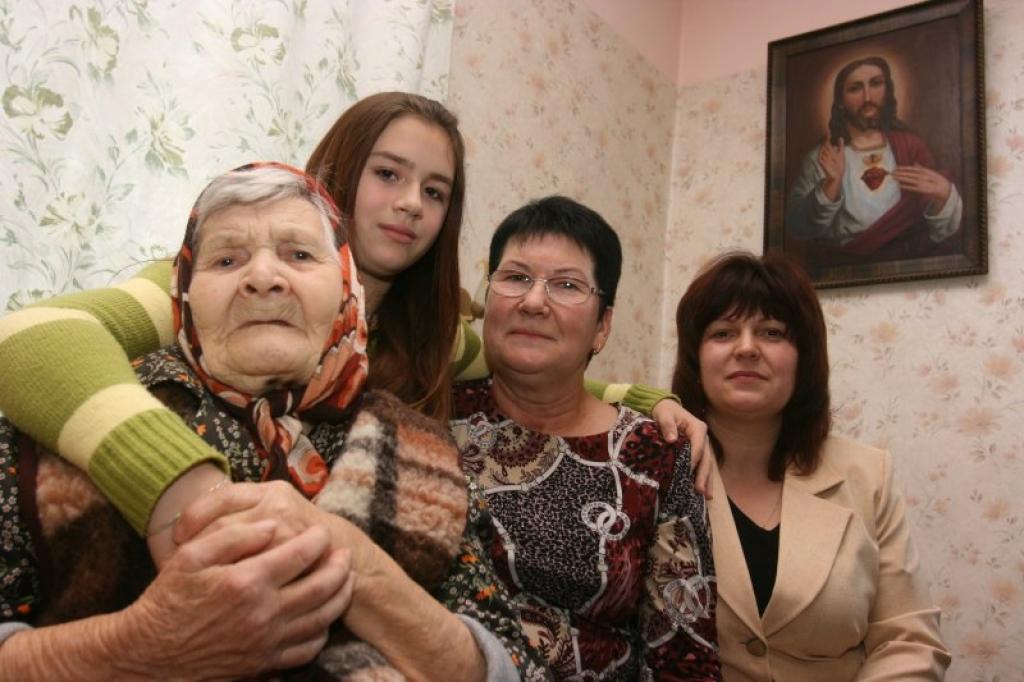 Antoņinai Draviņai 90 gadu kā viens mirklis paskrējuši, tajos bijis daudz prieka un daudz bēdu, bet pats galvenais – mūžs ir vadīts godam un mīlot savu Latviju.
Autors: Diāna Odumiņa