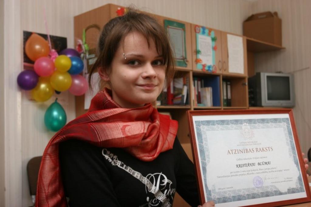 Kristiāna Blūma konkursā “Mans Latvijas pilsonis”, rakstot eseju par labvēli Frici Flūgu, izcīnīja 2.vietu. Meitene ir gandarīta, ka viņas darbs ir tik augstu novērtēts.
Autors: Gatis Bogdanovs