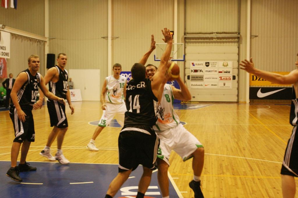 Buki spēlē ar VEF (Rīga) basketbolistiem.
Autors: Gatis Bogdanovs