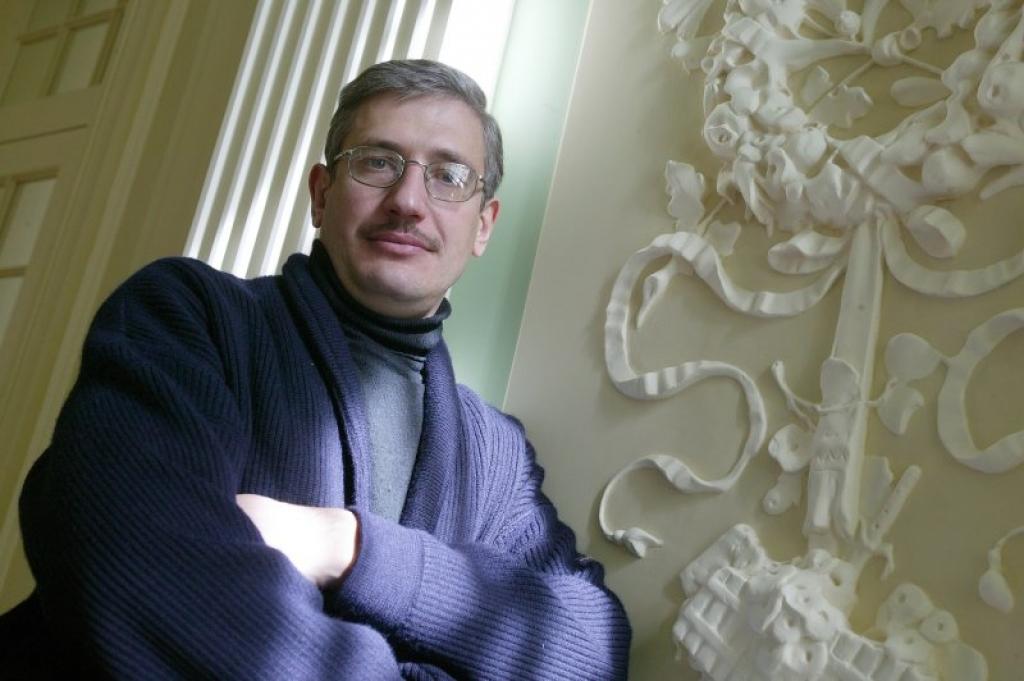 Par godu Latvijas 90.gadadienai V šķiras Triju Zvaigžņu ordenis piešķirts arī gulbeniešu novadniekam, komponistam Valdim Zilverim. 