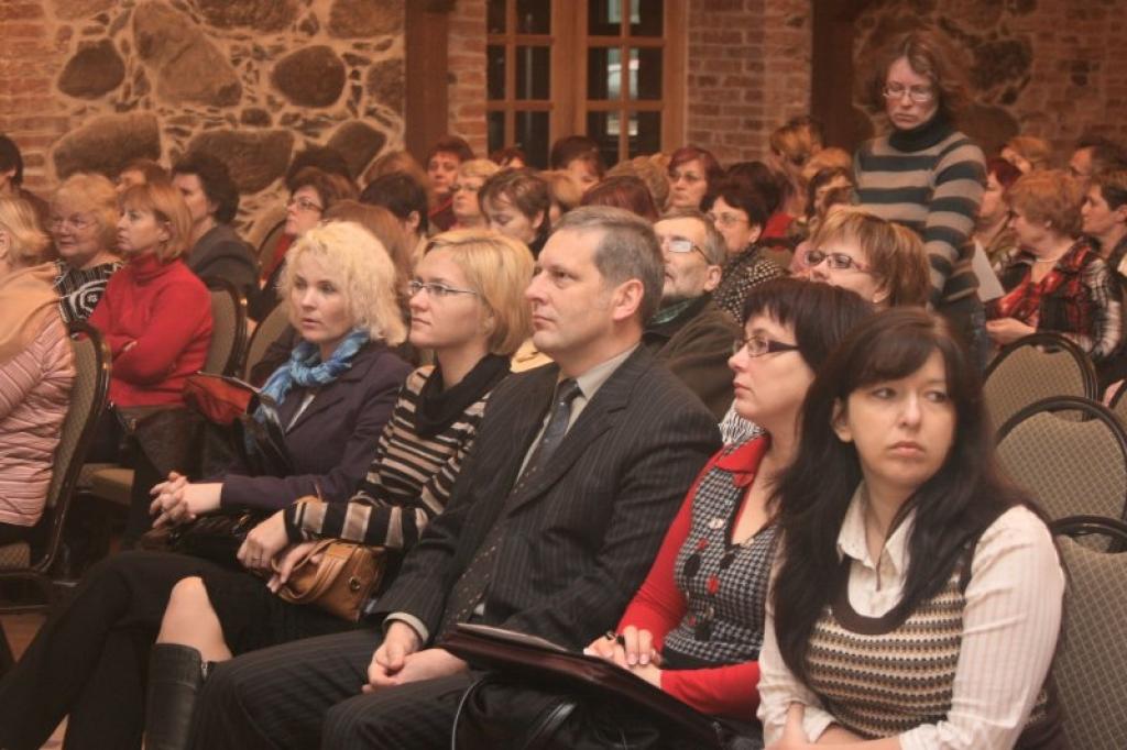 Veselības obligātās valsts apdrošināšanas aģentūras 4.decembrī Gulbenē rīkotajā seminārā četru rajonu mediķiem izskanēja informācija par pacientu iemaksu iespējamo palielinājumu nākamgad.
Autors: Gatis Bogdanovs