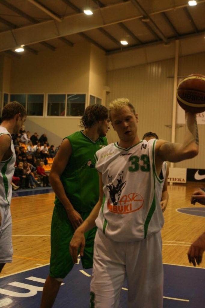 NATO čempionātā pirmajā spēlē ar Kanādas komandu Brūniņa kontā - 16 punktu.
Autors: Gatis Bogdanovs (no arhīva)