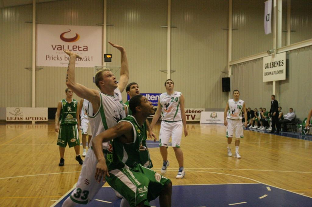 Visveiksmīgākie spēlē ar valmieriešiem bija Brūniņš (5 atlēkušās bumbas),  Jansons  un Rudzītis, katrs ieguva 16 punktus. Spēles rezultāts - 105:92 - valmieriešu labā.