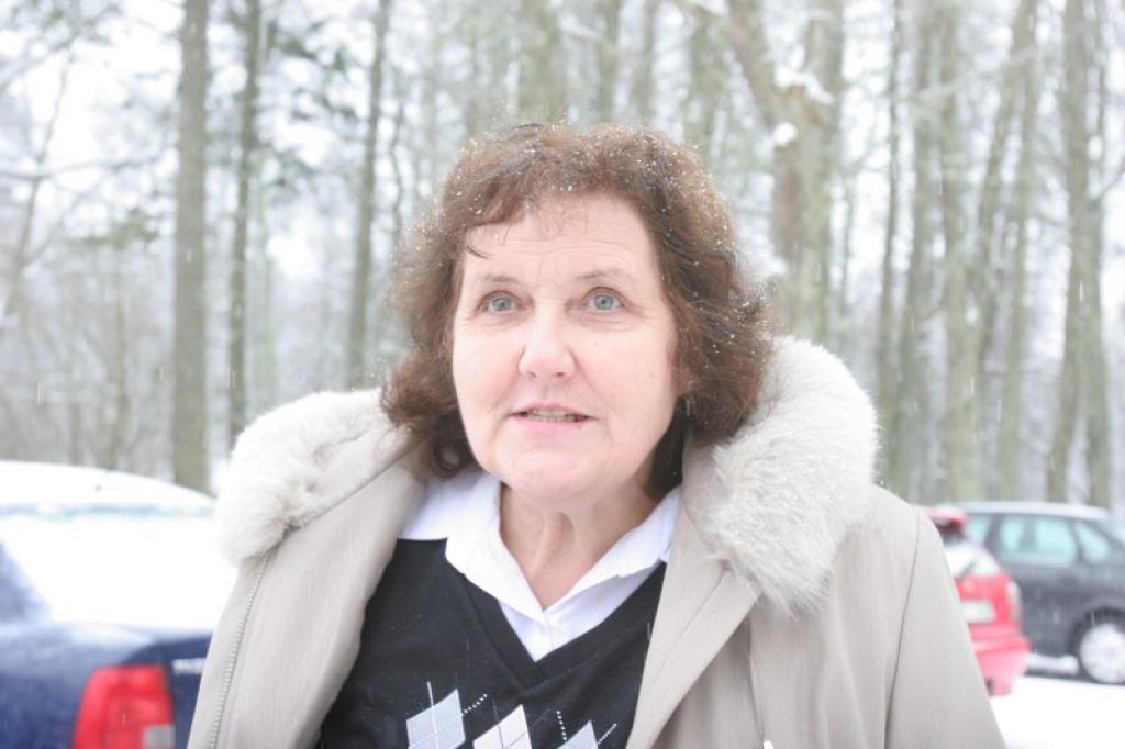 Jaungulbenes arodvidusskolas direktore Valentīna Jermaševica atzīst, ka skolai iet grūti tāpat kā visiem šajā laikā, taču ir sastādīts taupības plāns un skola mēģina dzīvot tālāk. 
Autors: Gatis Bogdanovs