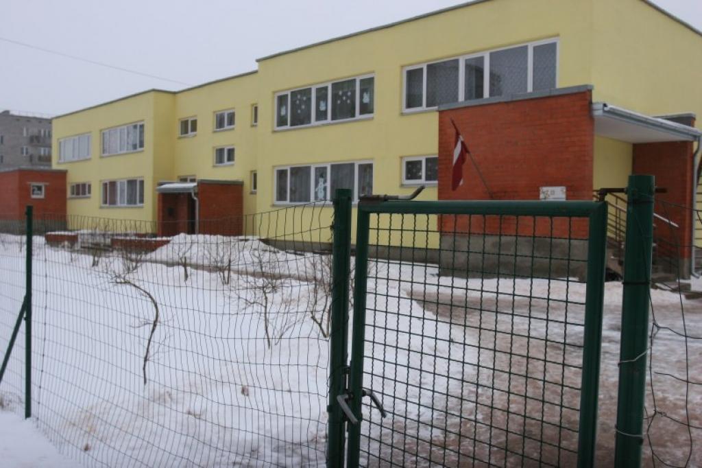 Pagājušajā vasarā vecākiem nebija jālauza galvas, kur likt bērnus vasarā. Šovasar, iespējams, bērnudārzi uz laiku būs slēgti.
Autors: Gatis Bogdanovs