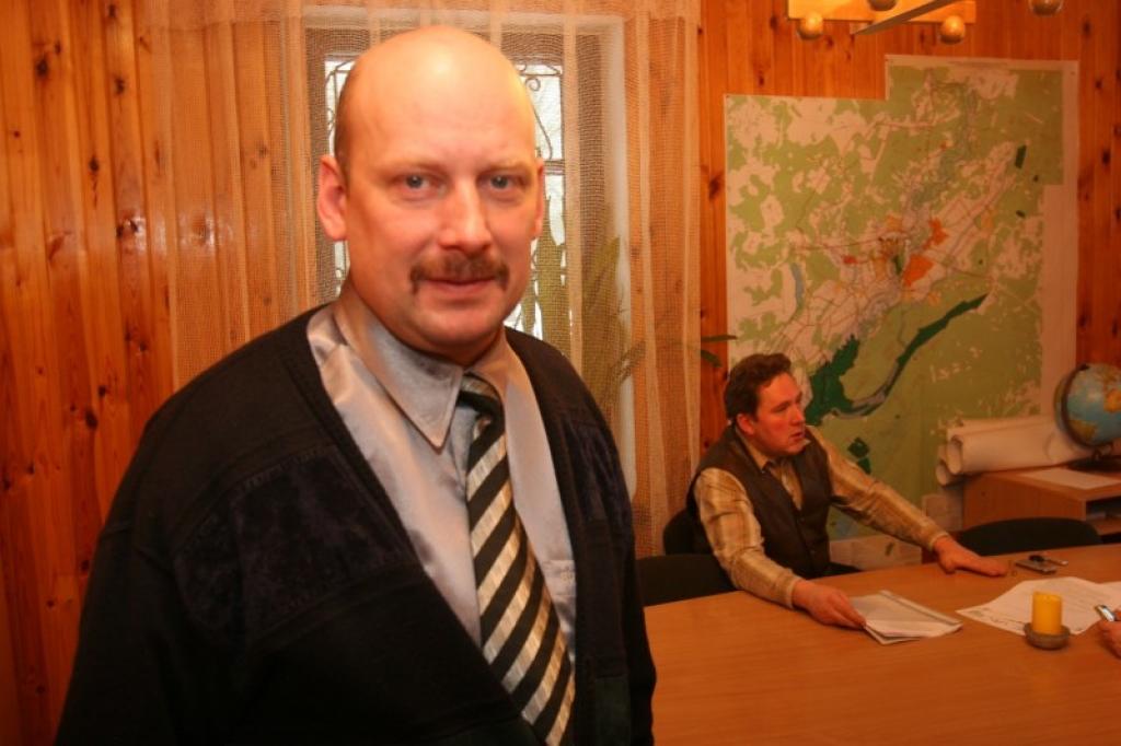 No amata atstādinātā Litenes pagasta padomes priekšsēdētāja Gunāra Cigļa amata pienākumus veiks līdzšinējais pašvaldības deputāts uzņēmējs Vilnis Lapiņš.
Autors: Gatis Bogdanovs