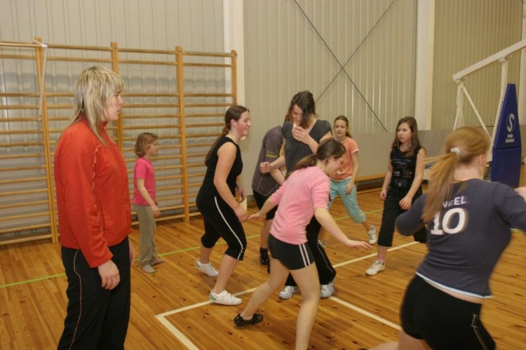 Sporta skolā strādā 4 basketbola, 4 volejbola (arī Sandra Vaivode), 3 vieglatlētikas, 3 slēpošanas, 3 orientēšanās un 1 futbola treneris.
Autors: Gatis Bogdanovs