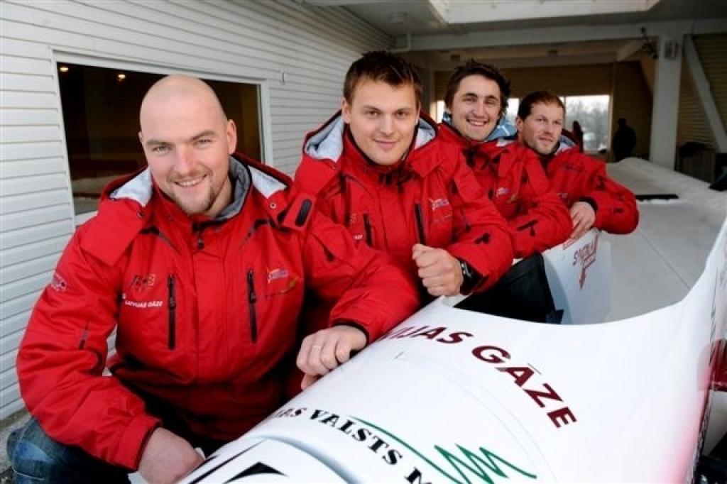 Jānim Miņinam (no kreisās) un Daumantam Dreiškenam pārceltajā posmā izdevās uzrādīt ļoti labu rezultātu un izcīnīt 4.vietu.
Autors: Foto: Juris Bērziņš - Soms