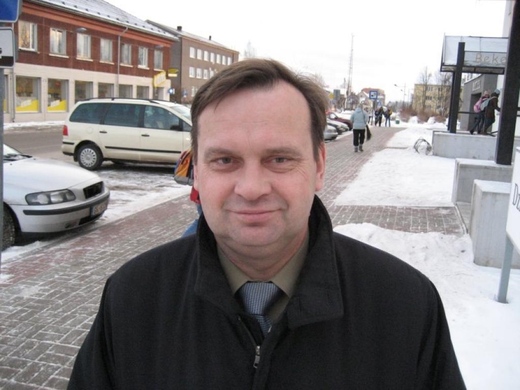 Z.Vībāns pēc izglītības ir skolotājs, ilgus gadus arī strādājis pašvaldībā, bet visilgāk ir uzņēmējdarbības vidē.
Autors: Gatis Bogdanovs