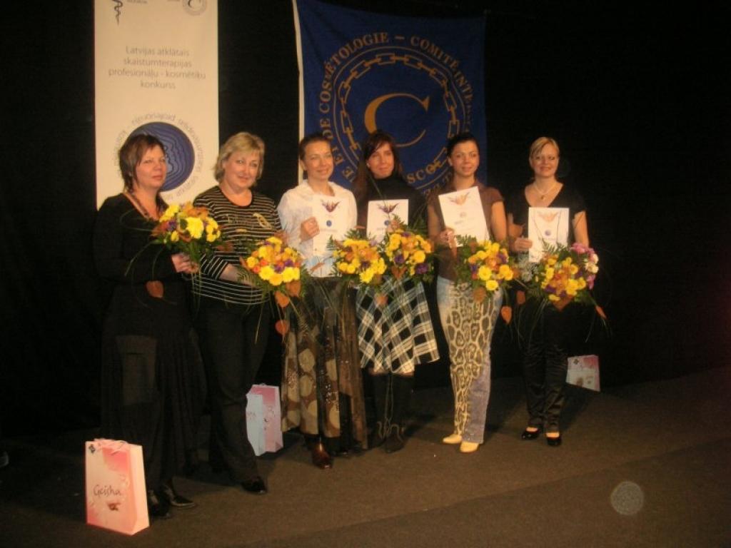 Pagājušā gada nogale atnesusi profesionālu uzvaru kosmetoloģēm mātei un meitai - Irinai un Ellai Sazonovām. Viņas abas ieguvušas godalgotas vietas, piedaloties Latvijas pirmajā atklātajā skaistumterapijas profesionāļu konkursā.
Autors: No personiskā albuma