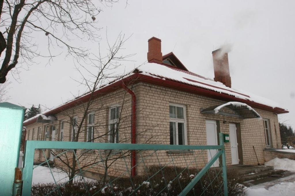 Līdz ar aprīļa pirmajām dienām uzraksts pie šīs ēkas durvīm mainīsies, Pārtikas un veterinārā dienesta Gulbenes pārvalde turpmāk būs reģionālā struktūra. 
Autors: Gatis Bogdanovs