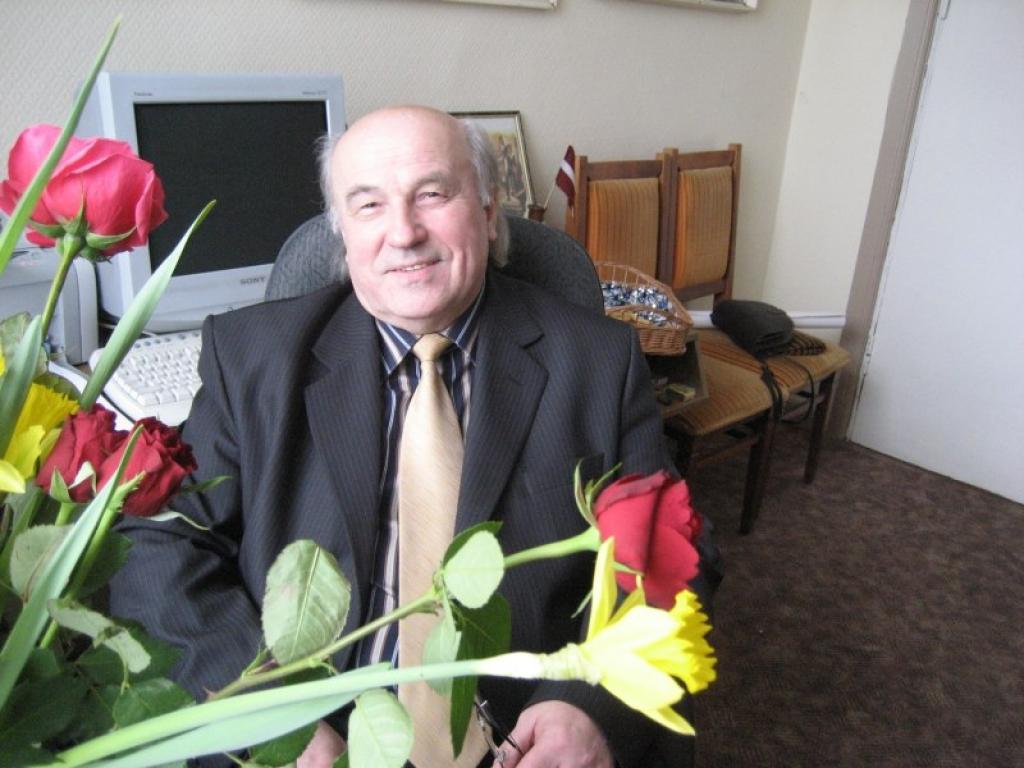 Salkana māksla, viņaprāt, nedrīkst dominēt. “Ne vienmēr, ne visur, ne katrā brīdī,” uzsver viņš. Ir vajadzīgs līdzsvars, garīga attīstība, katarse mākslā. Tajā cilvēks vēlas veldzēties. Tā domā D.Veikšāns.   
Autors: Diāna Odumiņa