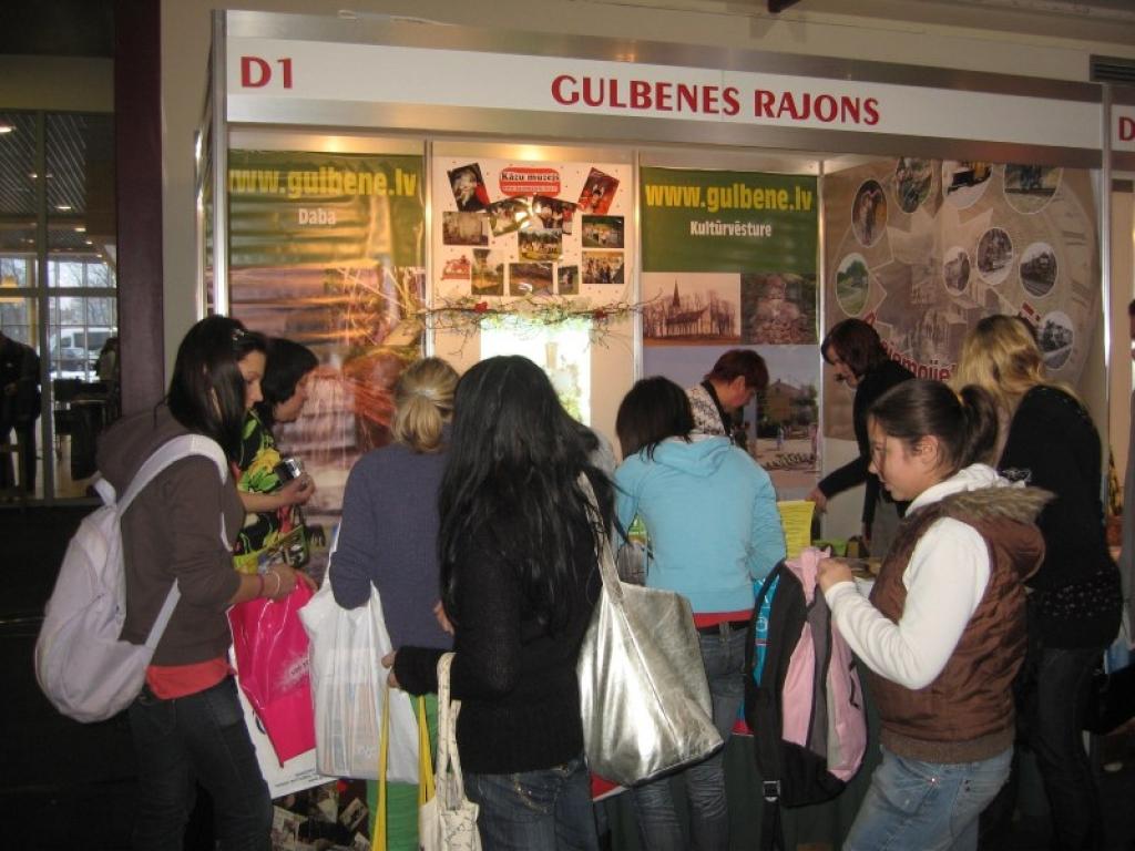 Gulbenes rajona stendā apmeklētājiem bija iespēja atrast informāciju gan par rajonu kopumā, gan arī par atsevišķiem tūrisma uzņēmumiem.
Autors: No personiskā albuma
