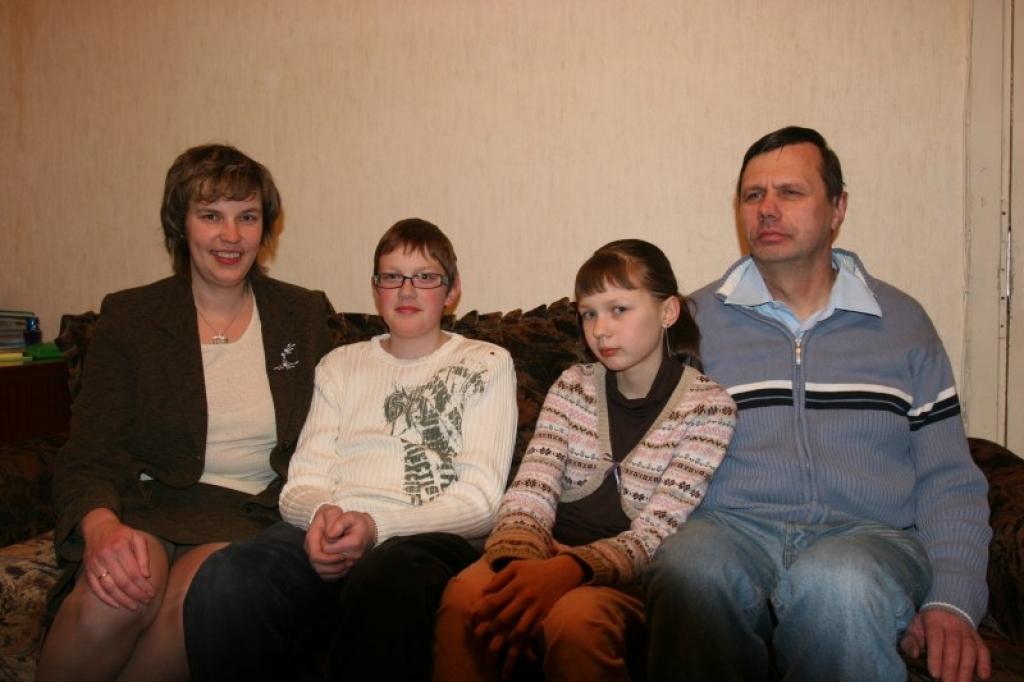 Inese, Ausma, Austris un Modris – visi kopā ir Cīrulnieku ģimene no Rankas pagasta, kas savu spēku rod, būdami visi kopā priekos un bēdās, veiksmēs un neveiksmēs.
Autors: Malda Ilgaža