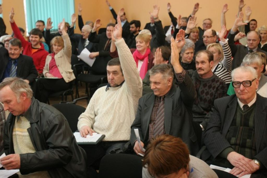 Deputātiem atklāti balsojot, no 15 iepriekš pieteiktajiem novada domes vēlēšanu komisijas locekļu kandidātiem ar balsu vairākumu tika apstiprināti septiņi.
Autors: Gatis Bogdanovs