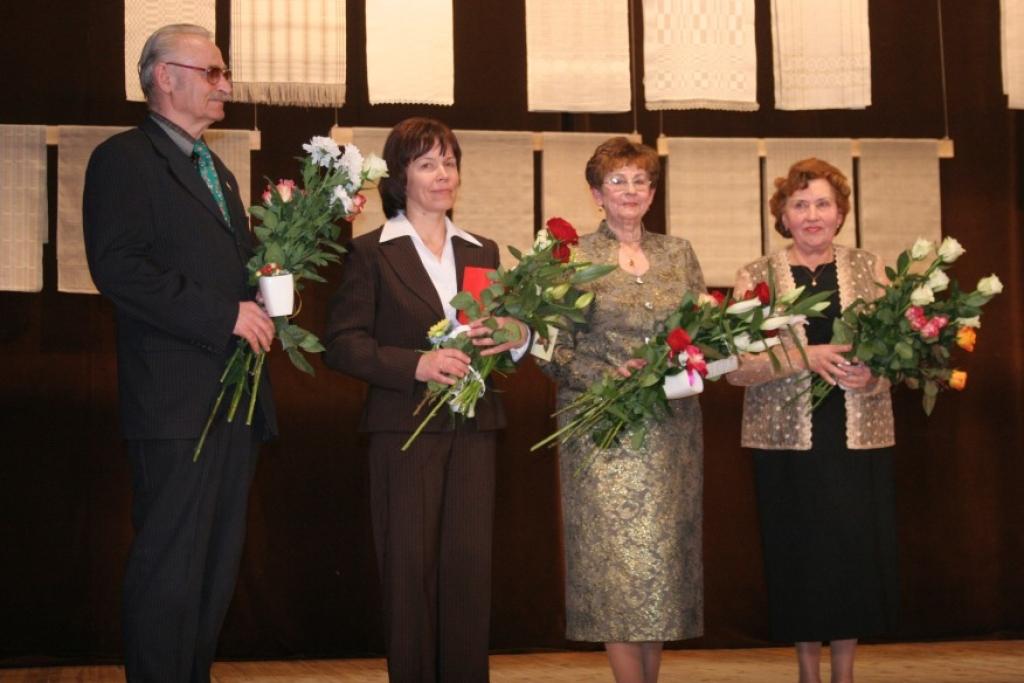 Šovakar Gulbenes kultūras namā notika pilsētas dzimšanas dienai veltīts pasākums, kurā godināja “Gada cilvēku 2008”  sporta veterānu Gunāru Rubeni un “Sirsnīgāko priekšnieku 2008” - Edvīnu Pumpuru. 