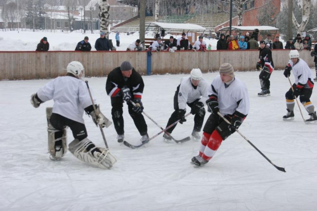 Gulbenē notika pilsētas domes kausu izcīņa hokejā, kurā piedalījās četras komandas. To sastāvos bija mūsu pilsētas un rajona hokejisti.