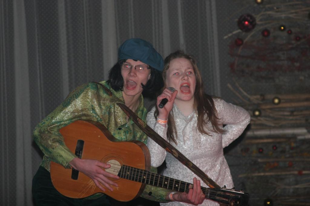 Noklausoties un noskatoties visus popielas priekšnesumus, žūrija izlēma, ka popielā ir uzvarējusi grupa „Smeldze”, 2.vietā – „Amir Dias”, 3. vietā – Bill Haley. Specbalvu – iespēju trenēties sporta zālē – ieguva Elvijs Krevics. Savukārt...
Autors: Inita Savicka