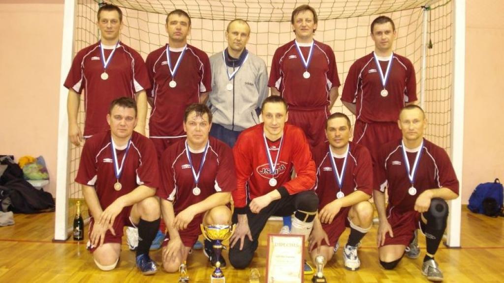 Ziemeļaustrumu reģiona veterānu telpu futbola čempionāta 2.vietas ieguvēja Lizuma komanda. Pirmajā (rindā no kreisās): D.Sīmanis, A.Sebris, A.Vītols, J.Auzāns, Z.Eglīte; otrajā rindā (no kreisās): K.Graudiņš, A.Liekniņš, V.Ruļovs, D.Bormanis, R.Dardets.
Autors: No personiskā albuma