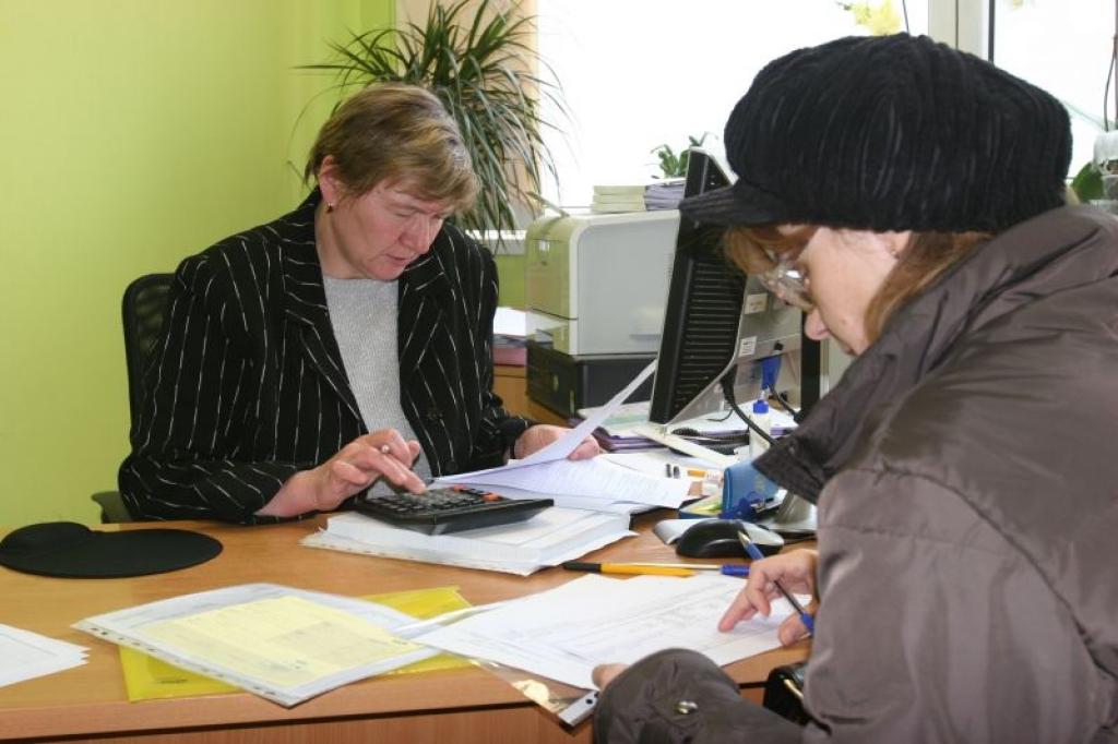 Irina Markova klāsta, ka rindas Valsts ieņēmumu dienestā pašlaik ir sevišķi lielas arī tāpēc, ka ienākumus deklarēt nāk arī tie, kam nav jāsteidzas iekļauties termiņā.
Autors: Gatis Bogdanovs