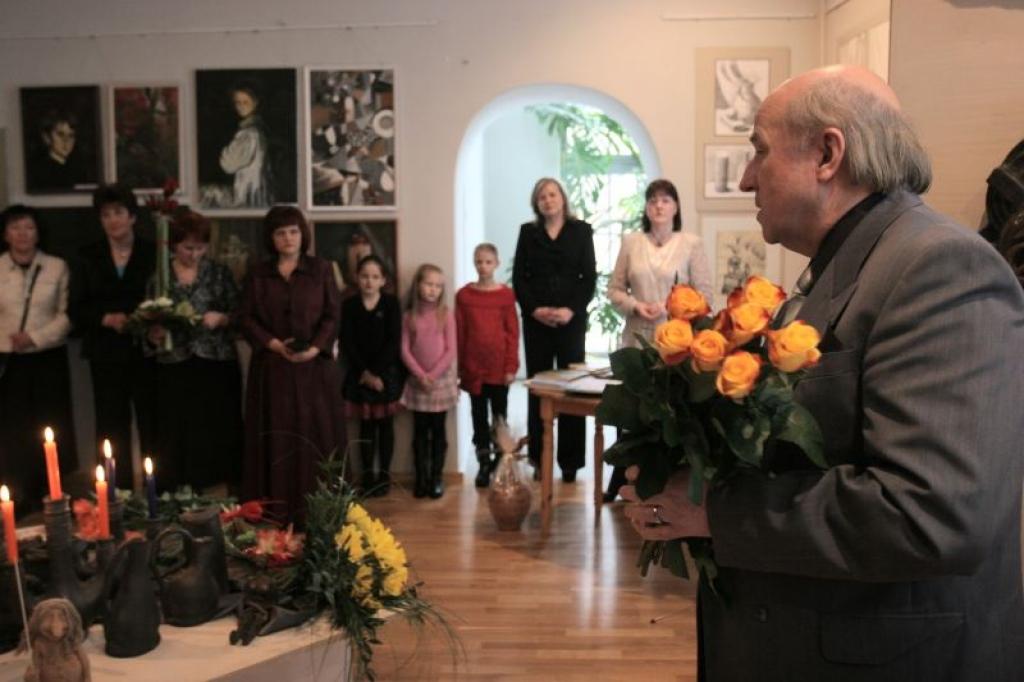 Apsveikuma vārdus teic valsts kultūras inspektors Gulbenes rajonā Donāts Veikšāns.
Autors: Gatis Bogdanovs