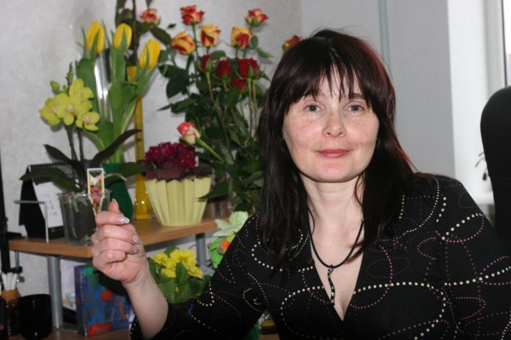 “Lai arī reizēm šķiet, ka puķēs tiek iztērēts daudz naudas, sevišķi ziemas mēnešos, taču tas tomēr ir tik skaisti - svētkos saņemt ziedus,” saka Aiva Zavacka.
Autors: Gatis Bogdanovs