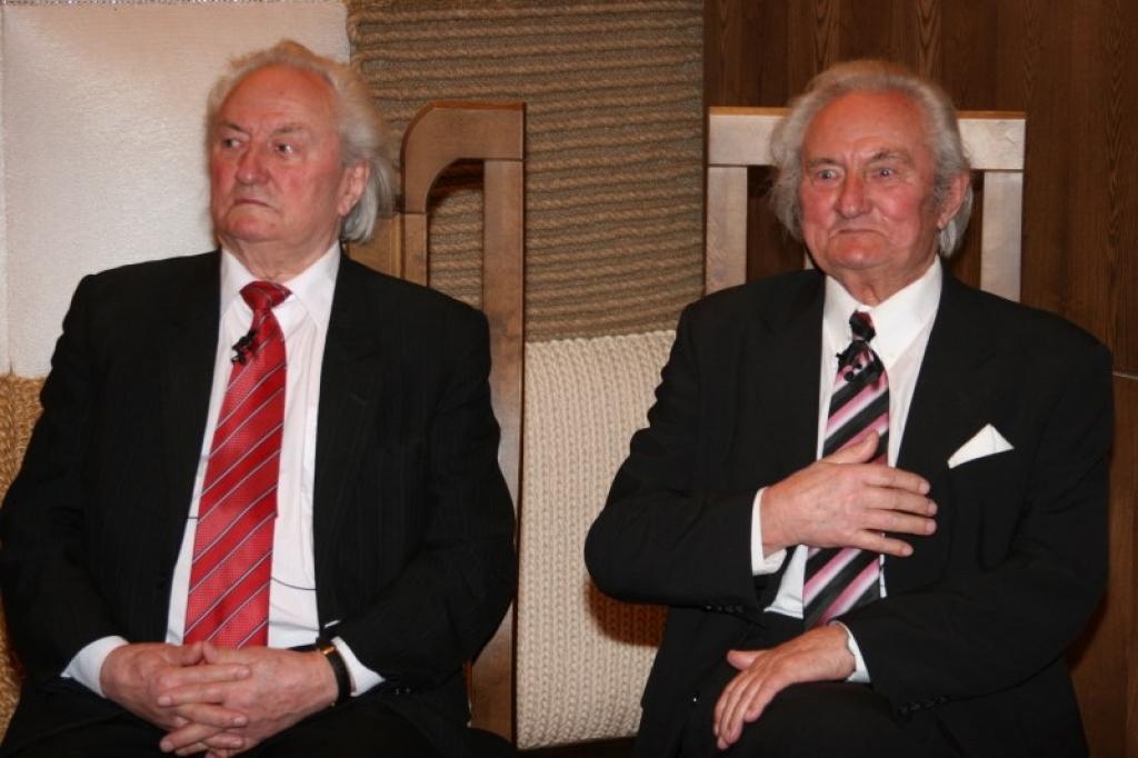 Laima Muktupāvela par abiem brāļiem - Imantu un Gido Kokariem – ir sarakstījusi grāmatu “BrāliBrāli”. Viņa apbalvošanas ceremonijā G.Kokaram arī pasniedza apbalvojumu.
Autors: Gatis Bogdanovs