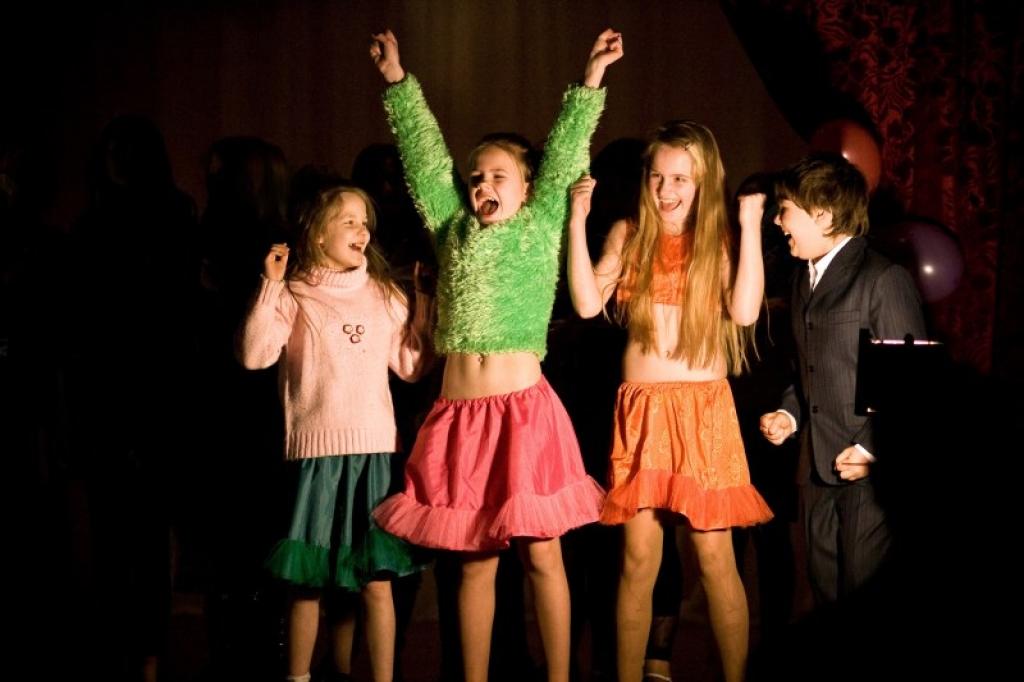 1.vietu popielā ir pelnījuši 3.klases skolēni. Viņi atveidoja dziedātāju Kristīnu Agileru.
Autors: No personiskā albūma