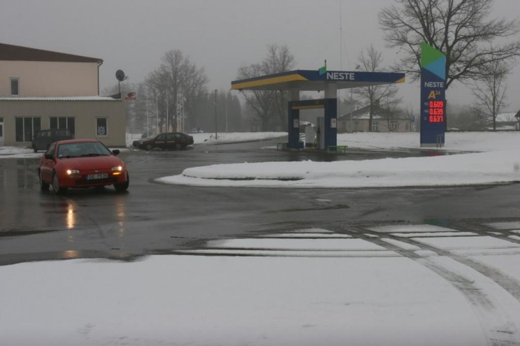 “Runa ir par piebraucamo ceļu, kas ir uz pilsētas zemes,” konkretizē A.Brezinskis. Viņš nesaprot, kāpēc varēja šo zemi lietot kā apakšnomnieks un kāpēc to nav iespējams nomāt no domes pa tiešo.
Autors: Gatis Bogdanovs