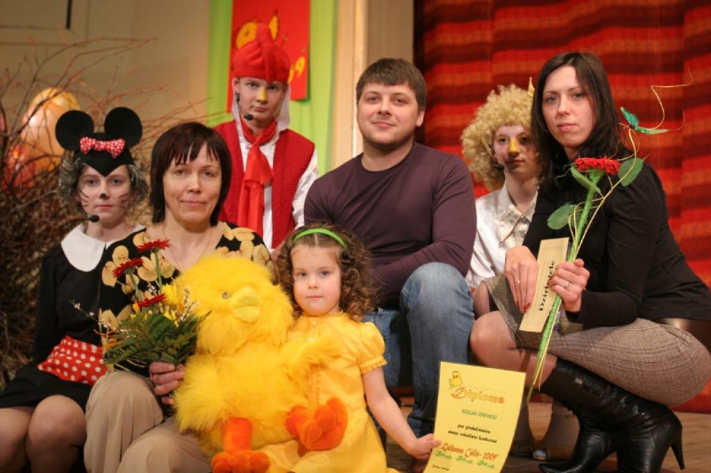 Šogad mazo vokālistu konkursā piedalījās kupls skaits cālēnu. Katrs mazais konkursants izpildīja divas dziesmiņas, kuras cālēniem sagatavot palīdzēja viņu skolotājas: Ligita Plešanova – Jarusova, Laura Anže, Inga Kalniņa, Lāsma Lapkaša,...
Autors: Inita Savicka