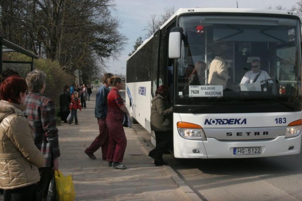 Par reisu skaita samazināšanu maršrutā Gulbene - Madona ir sašutuši daudzi Jaungulbenes un Līgo pagasta ļaudis. 
Autors: Gatis Bogdanovs