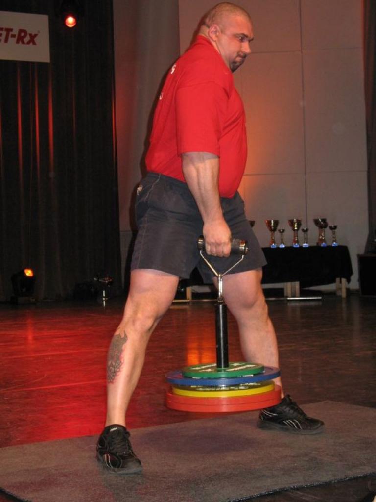 Astoņu vīru konkurencē, kur tika aicināti tikai spēkavīri ar īpaši spēcīgu satvērienu, Mareks Leitis izcīnīja otro vietu, zaudējot tikai bijušajam WORLD STRONGEST MAN somam Janne Virtanenam, kurš ar vienu roku pacēla un noturēja 95 kg. Marekam izdevās nofiksēt 90 kg. 
Autors: No personiskā albuma