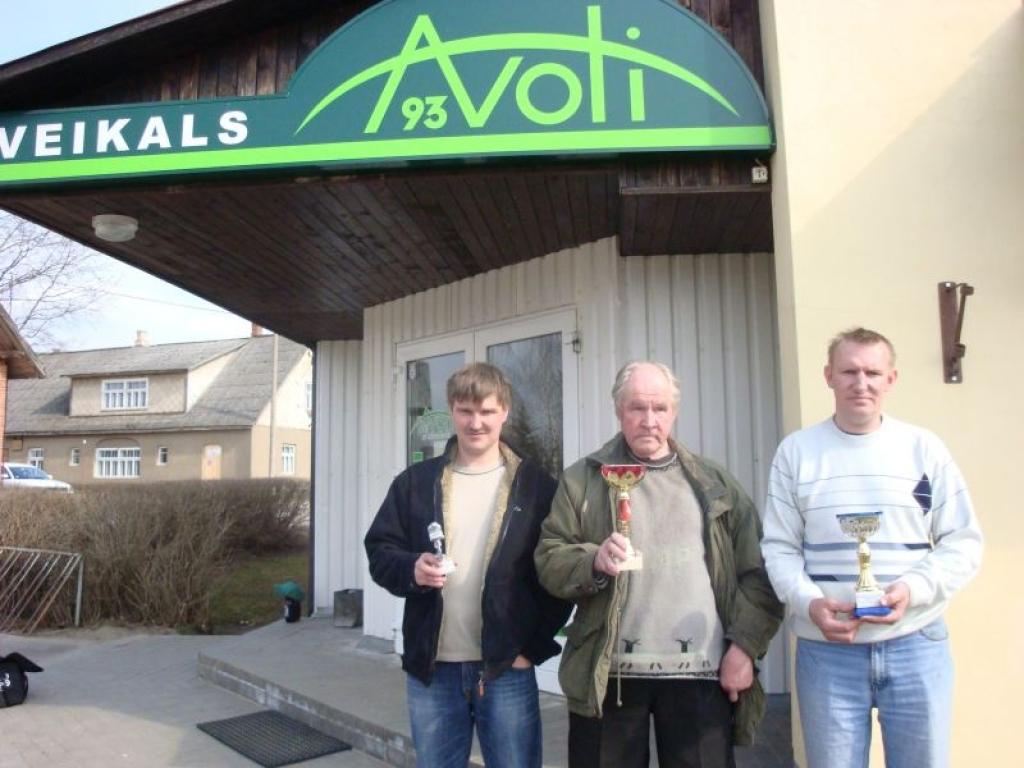Beļavas pagasta zolītes turnīra uzvarētāji – Zintis Tīrums (no kreisās), Edgars Dzenis un Guntis Augulis.
Autors: No personiskā albuma