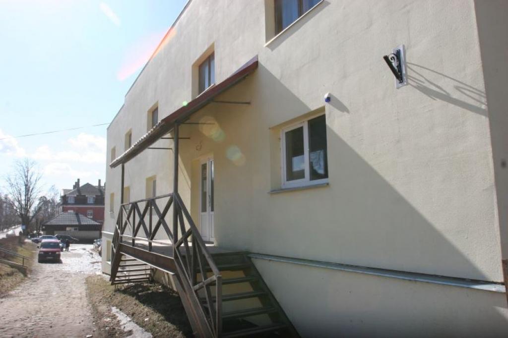 Ja viss veiksies, kā šobrīd ir iecerēts, tad maijā rajona lauksaimnieki, kā arī zemnieki no kaimiņu rajoniem Gulbenē, Rīgas ielā 71, iekārtotajā tirdzniecības vietā patērētājiem varēs pārdot savu pašražoto produkciju. 
Autors: Gatis Bogdanovs