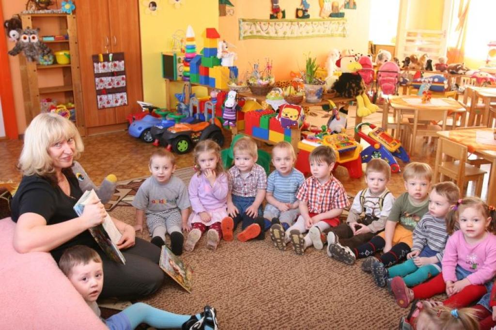 Gadu gaitā bērnudārzs ir krietni mainījies gan ārējā izskata, gan arī telpu noformējuma un aprīkojuma ziņā. Mazie gulbenieši savās grupiņās var ērti nodoties gan rotaļām, gan arī jau pirmajām mācībām.
Autors: Gatis Bogdanovs