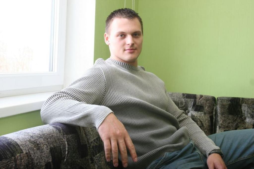 Kopš pēdējām sacensībām šajā sezonā jau ir pagājis mēnesis un Daumants saka, ka jau ir paspējis tās aizmirst. Šobrīd viņš priecājas, ka var būt Gulbenē, ko viņš joprojām sauc par savām mājām, var tikties ar saviem vecajiem draugiem, atpūsties un uzspēlēt arī basketbolu, kas viņam allaž ir paticis. Nupat Daumants nosvinēja arī savu 25.dzimšanas dienu.
Autors: Gatis Bogdanovs