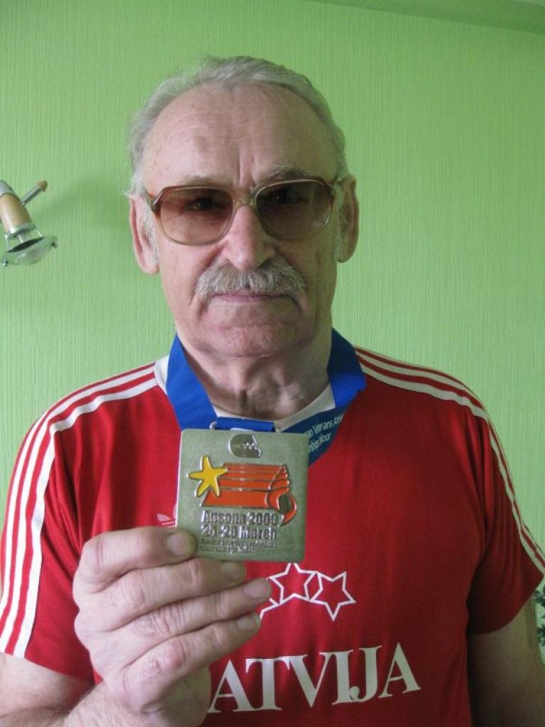 Itālijas pilsētā Ankonā no 25. līdz 29.martam norisinājās VII Eiropas veterānu vieglatlētikas čempionāts telpās, kur 5 kilometru soļojumā Gunārs Rubenis izcīnīja sudraba godalgu
Autors: Evita Brokāne